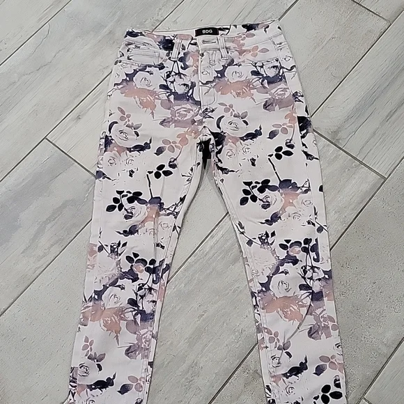 BDG light gray floral high rise jeans size 27w 29L - Picture 2 of 5